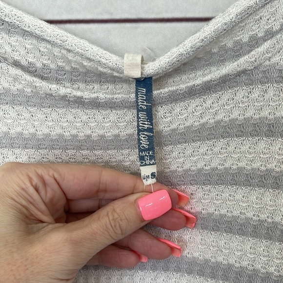 WALLFLOWER Grey White Stripe Cold Shoulder Top Size Small - Picture 9 of 10